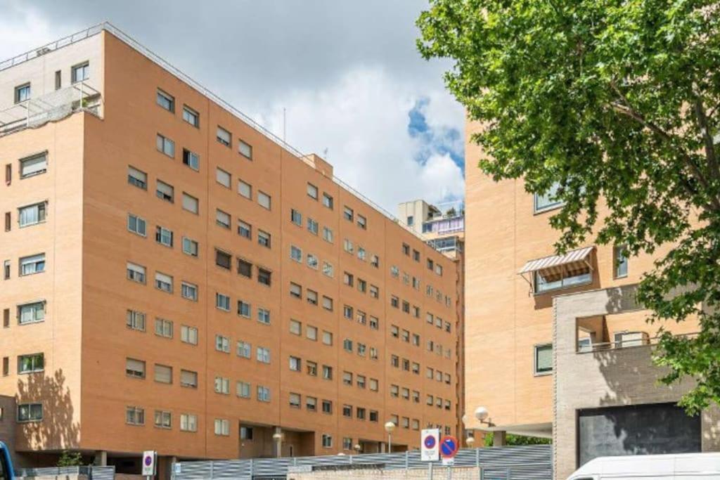 Impresionante Apartamento De 4 Dormitorios 3 Banos Y 2 Plazas De Garaje มาดริด ภายนอก รูปภาพ