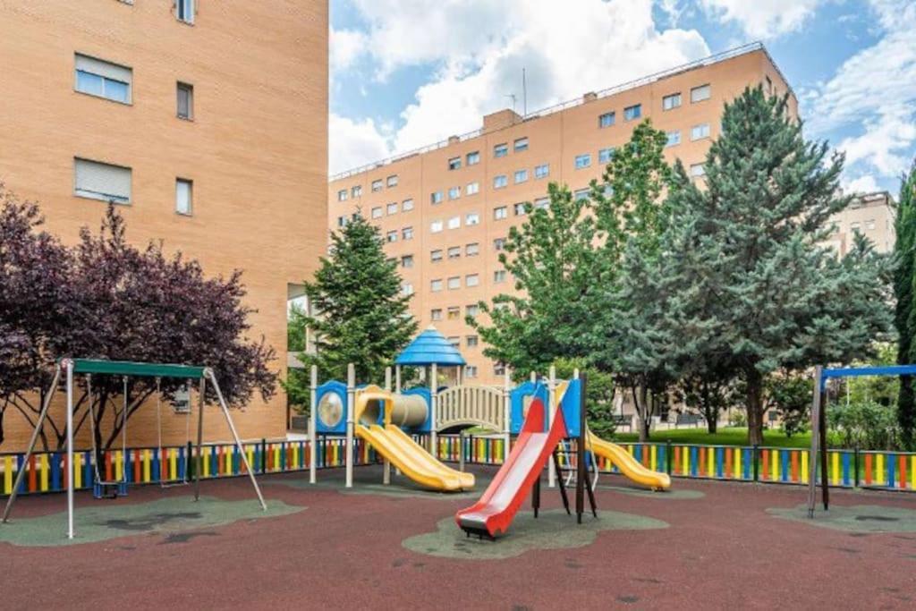Impresionante Apartamento De 4 Dormitorios 3 Banos Y 2 Plazas De Garaje มาดริด ภายนอก รูปภาพ