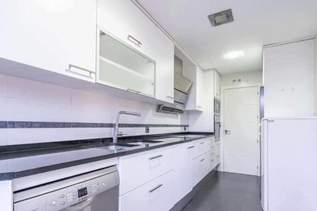 Impresionante Apartamento De 4 Dormitorios 3 Banos Y 2 Plazas De Garaje มาดริด ภายนอก รูปภาพ