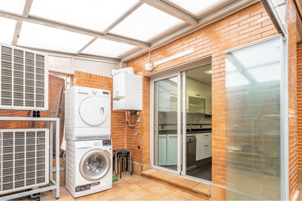 Impresionante Apartamento De 4 Dormitorios 3 Banos Y 2 Plazas De Garaje มาดริด ภายนอก รูปภาพ